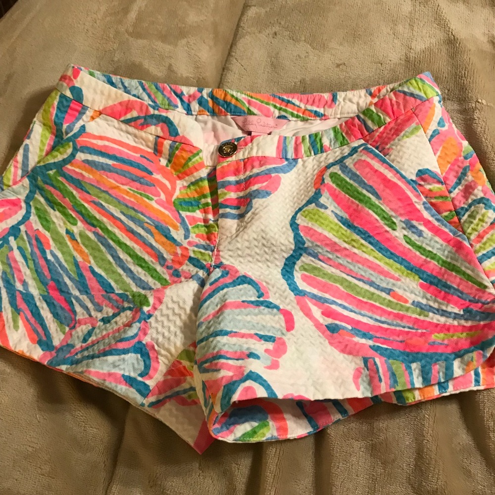 Lilly Pulitzer white print shorts Sz 00 like new